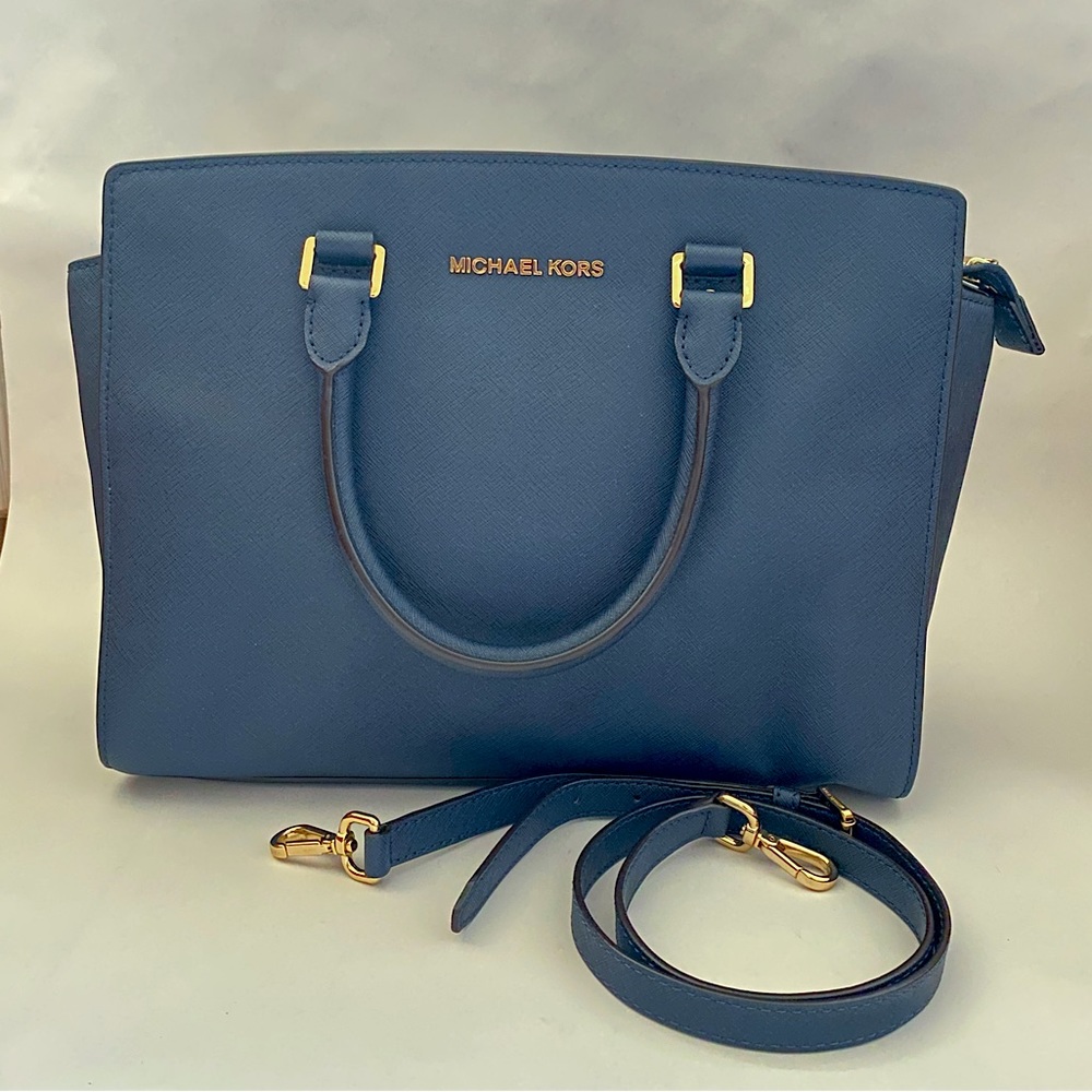 Michael Kors Selma size M Saffiano Leather Satchel in navy blue